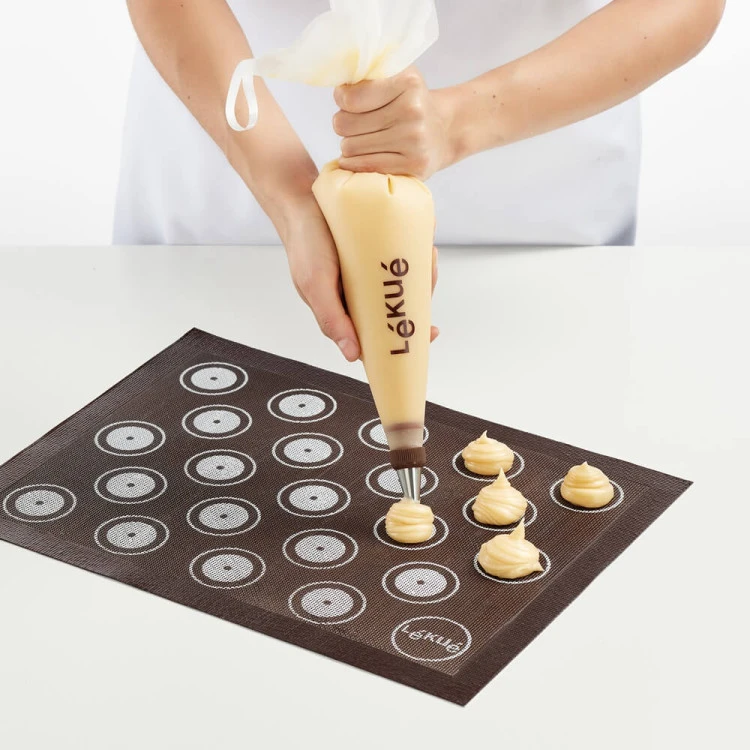 Подложка за печене Lekue 40x30cm, силиконова, с микро перфорация